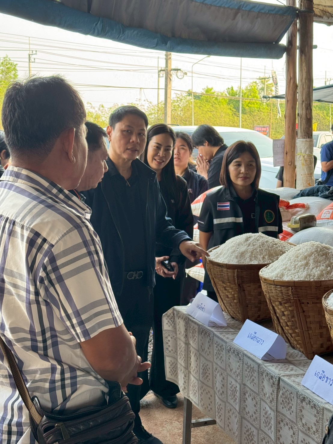 title - ส.ป.ก. จันทบุรี ร่วมลงพื้นที่ติดตาม นายกฤษ อุตตมะเวทิน รองปลัดกระทรวงเกษตรและสหกรณ์ และคณะ ในการติดตามคาดการณ์สถานการณ์เกลือทะเล และประชุมคณะกรรมการพัฒนาเกลือทะเลไทย และคณะทำงานภายใต้คณะกรรมการพัฒนาเกลือทะเลไทย 
